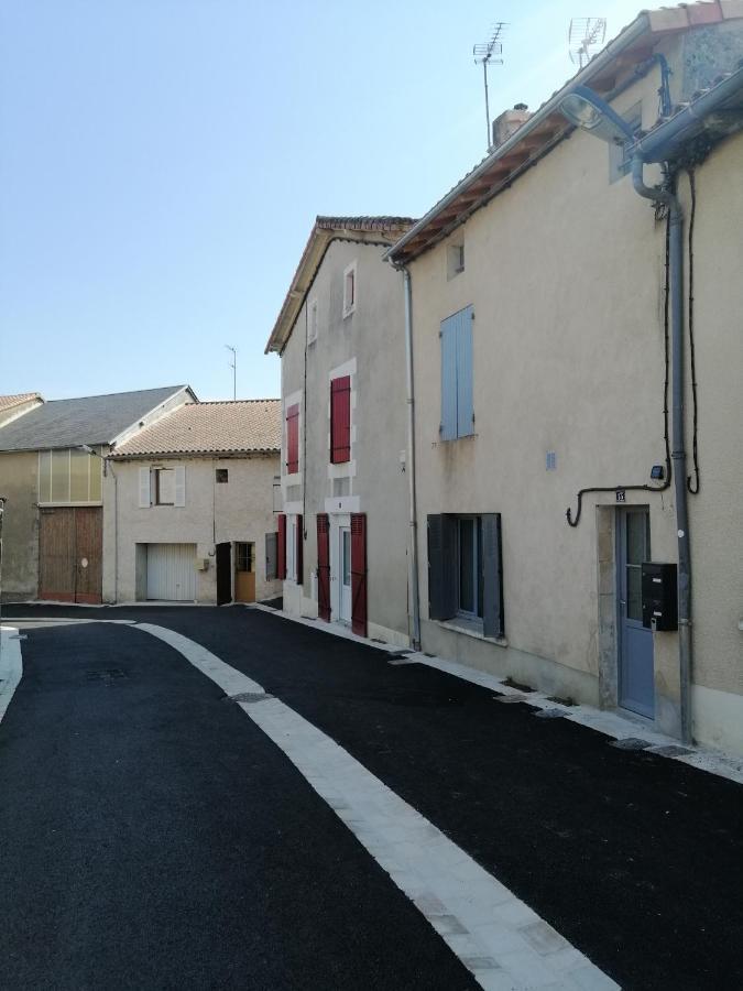 Le Refuge De La Sallee Gencay Exterior photo